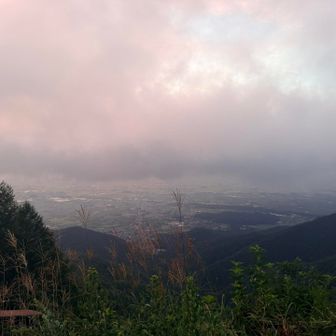 朝の景色はガスってる