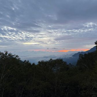 空が焼けて来たので日の出まて待つ事に