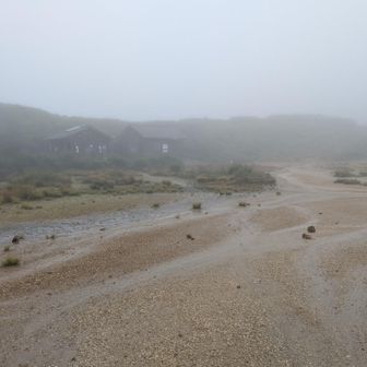 天気が良ければ登山者の良き休憩場所になるのに