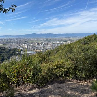 山頂手前でリュックをデポして