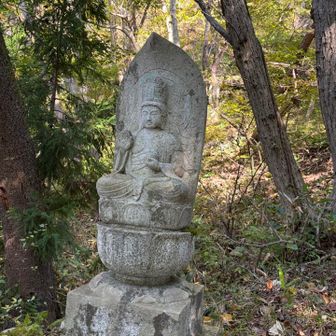 至る所に仏像が