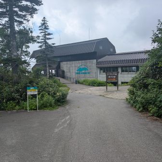 栂池ロープウェイ乗り場に到着です。ここで登山終了。ロープウェイとゴンドラを乗り継いで栂池高原に降りると、ちょうど無料シャトルバスが来ていて車を停めた八方までスッと戻ることができました。楽しい2日間でした😊。