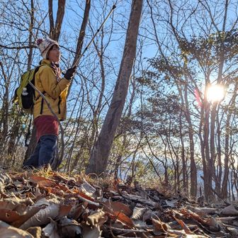 両崖山・仙人ヶ岳・石尊山 陽が傾いてきましたねー
まだまだ下山まで小一時間程かかりそうです
グレーゾーンだと所要時間の読みミスがある
(😮‍💨たかちゃん、ミスるの地図のせいにしてない？)