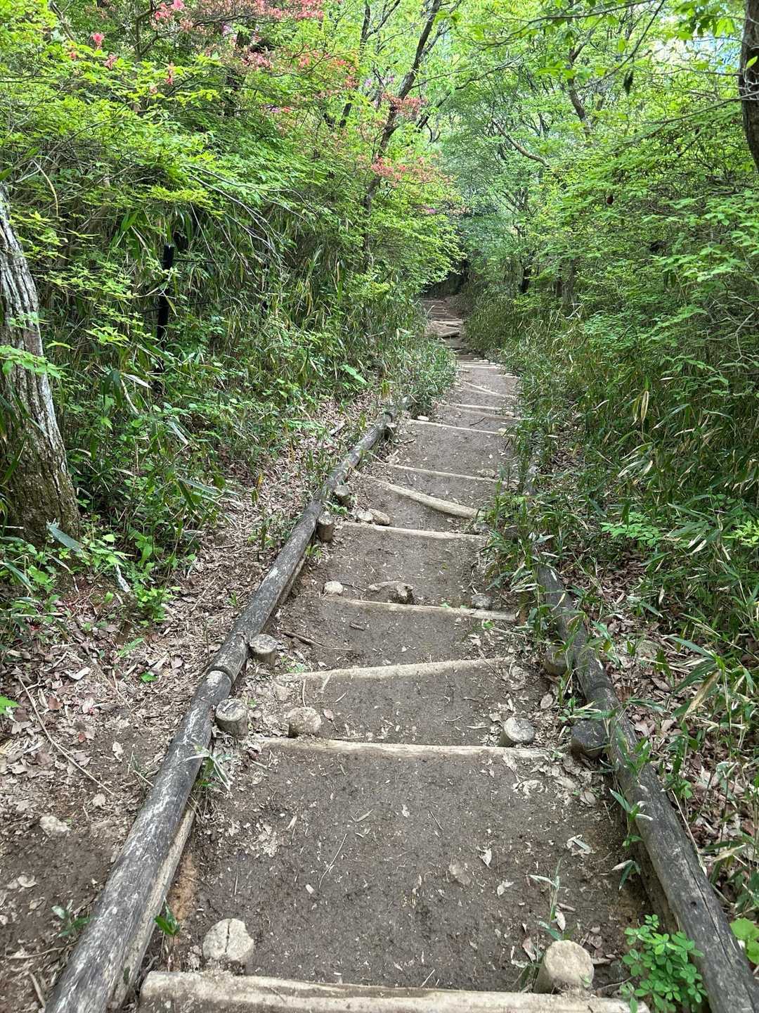 続く