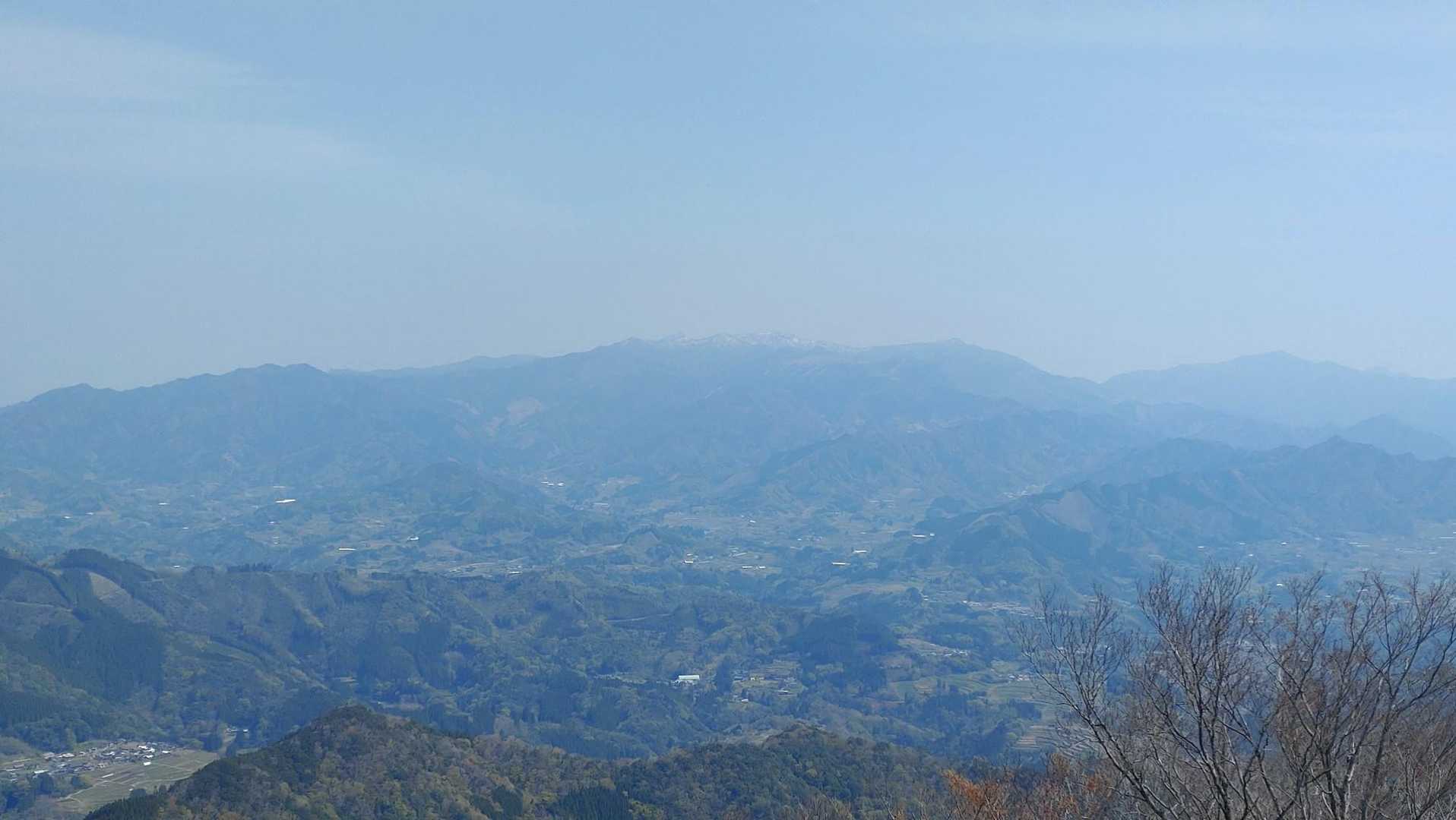 奥にある薄ら白くなってるお山は祖母山よ🥰