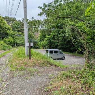 無事下山👏

結局今日は誰一人会うことなく、単独でクモの巣撤去隊🕸️を務めた😅

ちょうどこの写真📸を撮っている時に、背中のラジオ📻️が、「山梨県内でもツキノワグマ🐻の目撃情報が出ているので、人の少ない山には立ち入らないように…」と、ごもっともなことを言い出した。