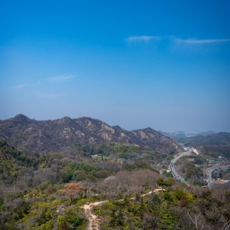 これから歩く尾根道
