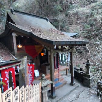 青龍堂。ここを過ぎると山道になります。