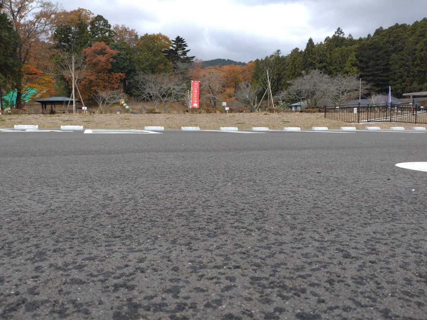 駐車場到着
雨がポツポツと落ちてきました
途中で降られ無くて良かった😃