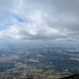 男体山山頂、青空見えてきました