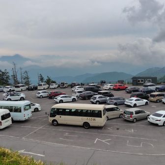 上の駐車場。