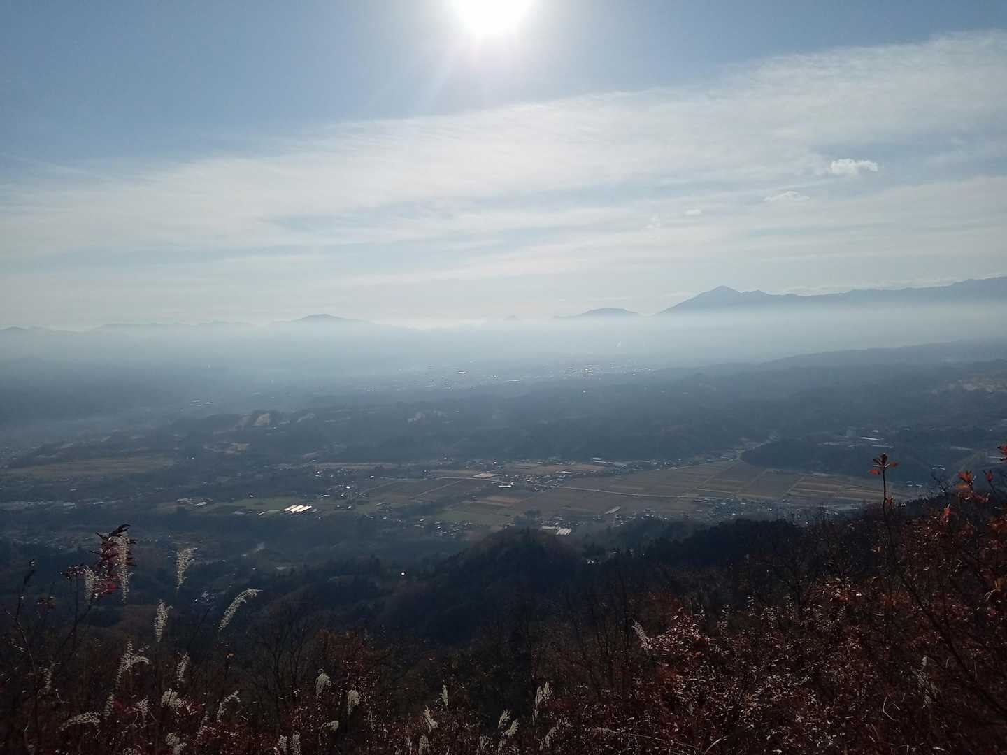 破風山からは、武甲山や横瀬二子山が見えました🏔
モヤの上に浮いている感じで、幻想的です✨