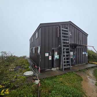 三国小屋
小屋番さんいました
どこから来たの？と声かけられた😃