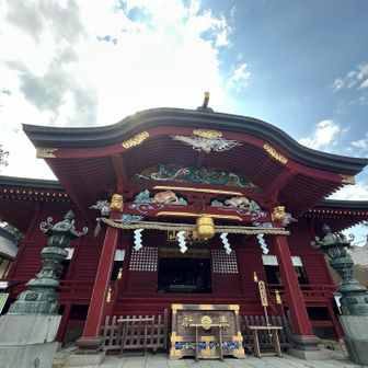 階段で最後の力を振り絞り、御嶽神社に到着。立派なお社です。