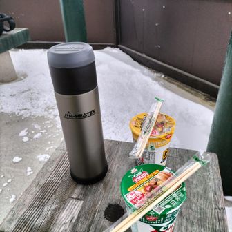 
あまりに極寒🥶で先にカップラーメン🍜を食し温まるも手足の震えが止まらない🫨
食後に飲んだホットコーヒー☕も手の震えが全く収まらず撤収することに

また心折れちゃった🥲
