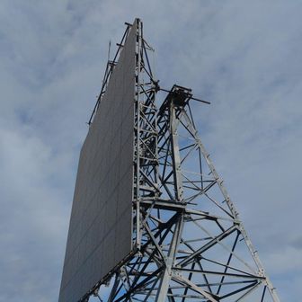 山頂の電波反射板