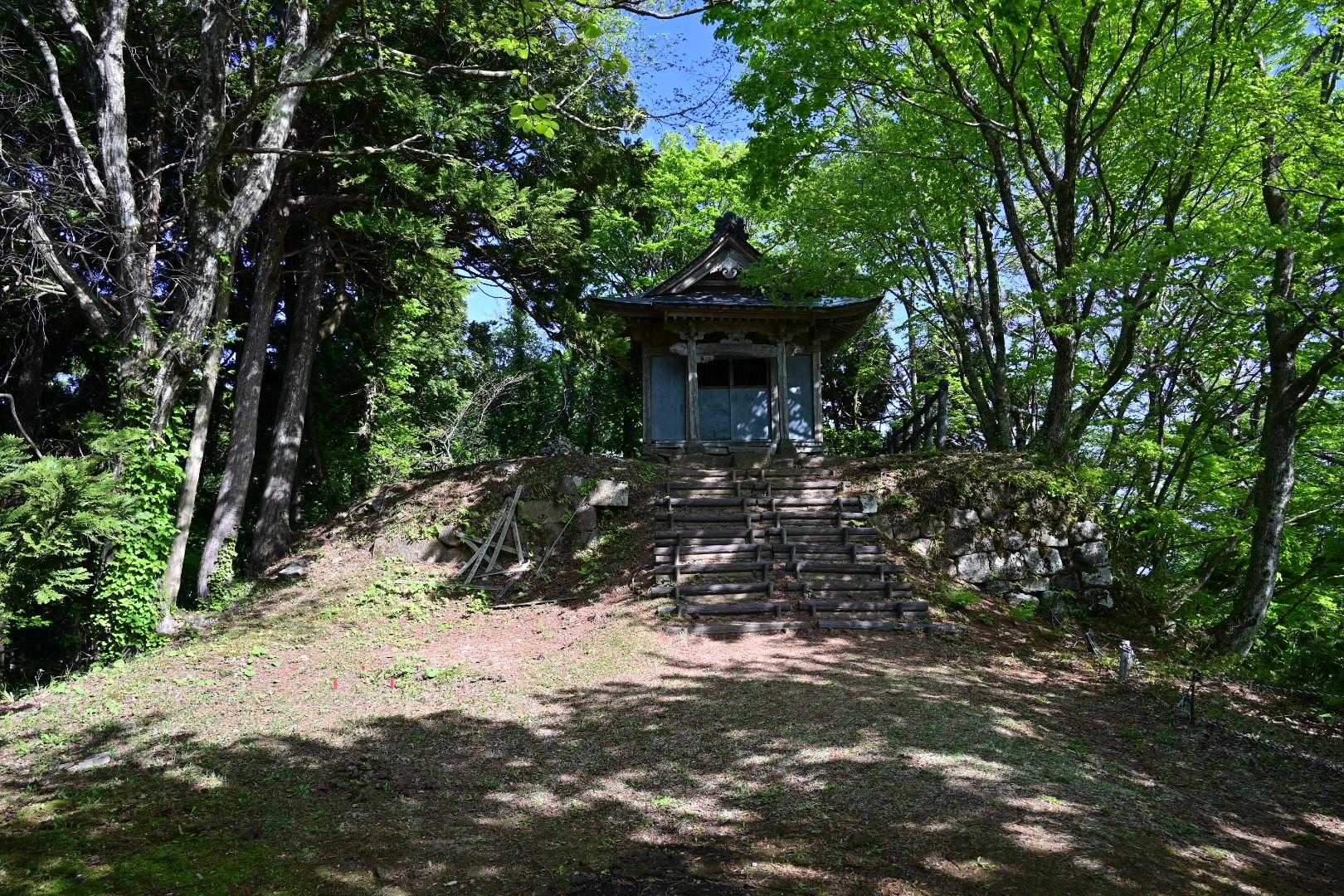 白山姫神を客人大権現として祀っているとのこと。神様も客人ってあるのね。
白山は姫のイメージがしますね!