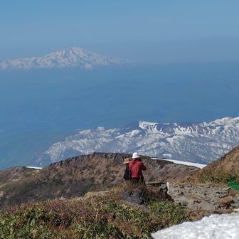 山頂部、鳥海山の眺め