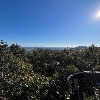 360度、すばらしい眺め
やっぱり、めちゃよい山です！！

ロープのおかげで、するする下って