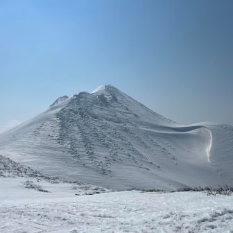 赤倉御殿に到着しました。
この岩木山の景色を見たかった。
白いドレスを纏ったおらほの岩木山、
なんぼ、綺麗がだだなぁ！