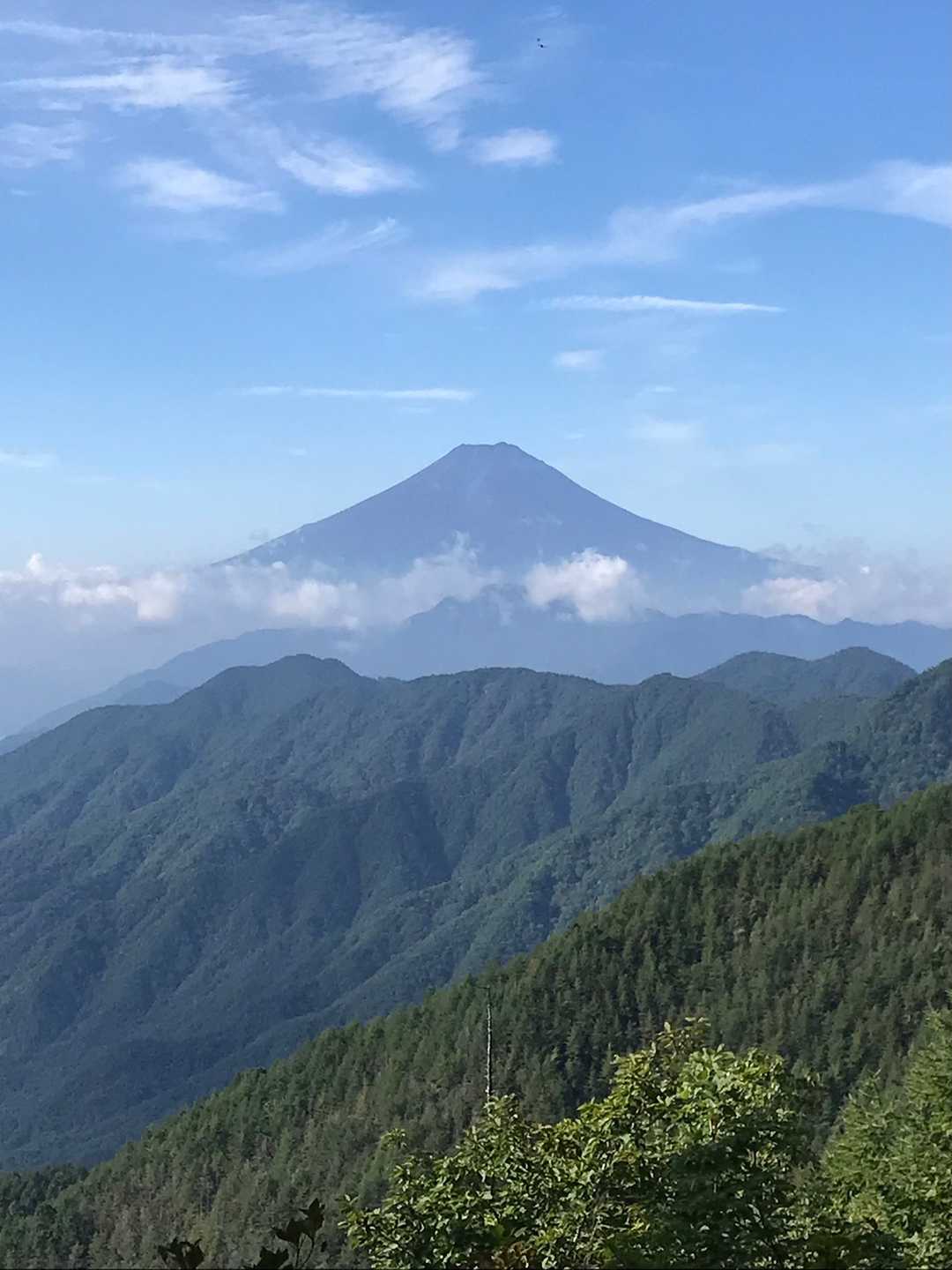 途中開けたところからの富士山🗻
さっきより晴れてる☀️
　　ヤッホー（＾Ｏ＾☆♪