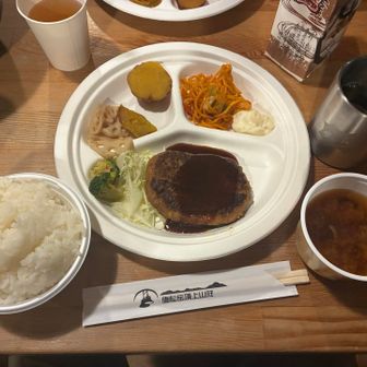 18:20夕食 ハンバーグがメインで大盛ご飯🍚
おいちぃ😋