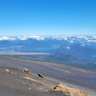 山中湖に杓子山、石割山
三国山等見下ろせました👀