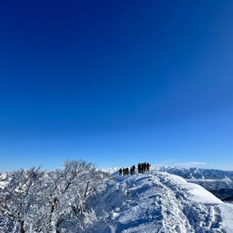 今日の五頭山は人がわんさかYYYY
そりゃだよね！
行きたいと思うもん(o^o^)o ｳﾝｳﾝ♪