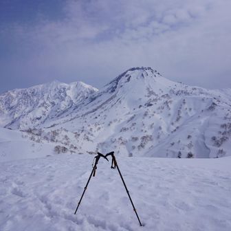 昼闇山登頂
雪の下には三等三角点【昼闇】
1840.88m