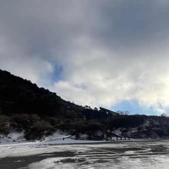 仁田峠駐車場到着。休憩中のバルさんに遭遇😊ご一緒させていただきました❄️