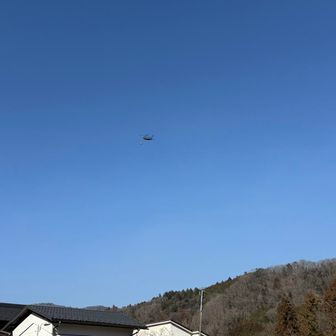 しかし上空ではヘリが頑張ってます🚁