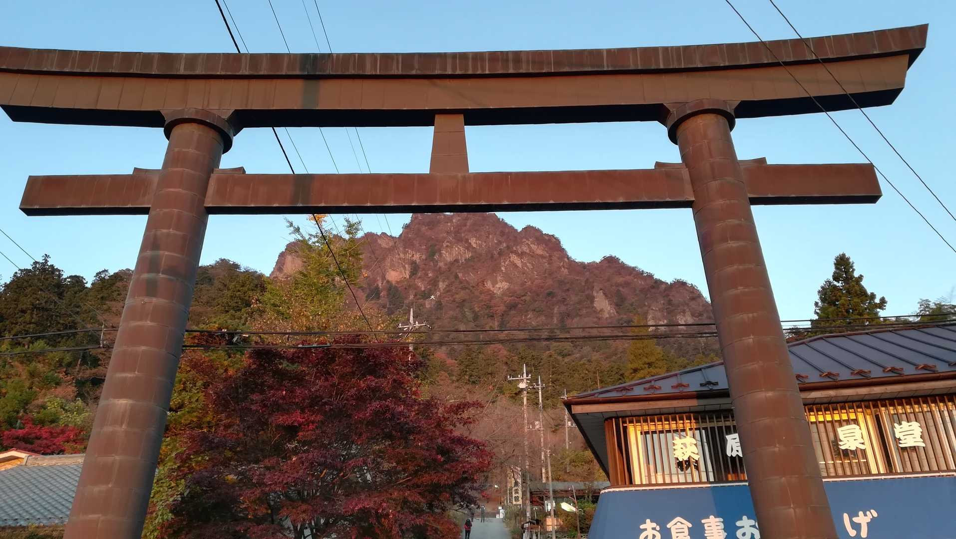 鳥居より