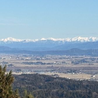 朝日連峰
以東岳から大朝日岳までの全容が見れます