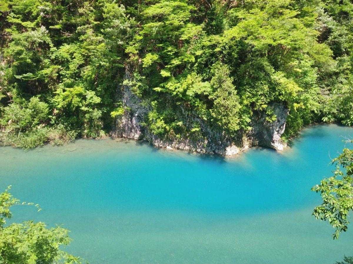 【抱返り渓谷】澄みわたる青さに息を呑む絶景｜秋田・仙北の写真