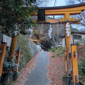 帽子を脱いで一礼。
福井から失礼します。
ここ愛宕山は、まんま愛宕神社となっているのです。