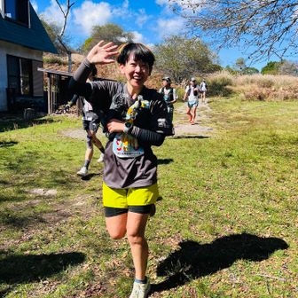 レースのコースとの分岐のところで休憩していると

やまなつさん、きましたー！！

ここから選手たちは諏訪湖への下りです

頑張ってください💪