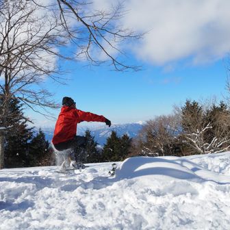 山おじ、ジャ～ンプ💨　
なんじゃ、その腰抜けは。🤣