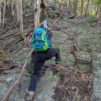また岩登りだぁ～😆
楽しいけど疲れてきたぞ💧
（腕力弱）
こりゃ〜帰ったら腕立て伏せ始めなきゃね…取り敢えず5回ほど🤣