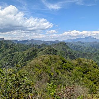 左  荒船山、右  浅間山