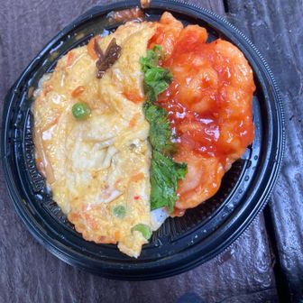 駅ナカで買ったエビチリand天津丼
美味くないワケがなかった
だけどね、聞いて下さいよ