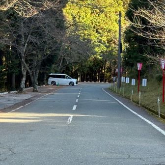 まだ10時半やのに 道路沿🅿️の最後の1台😆