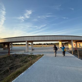 なんだかわからない建物笑