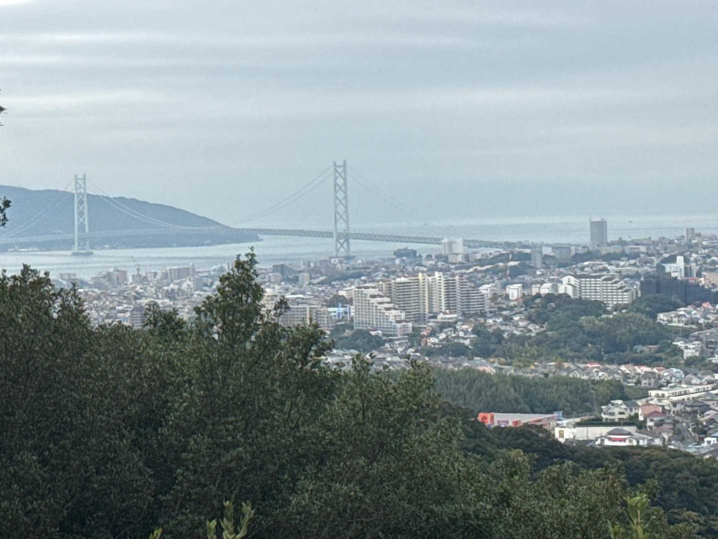 先程より、明石海峡に近づきました。