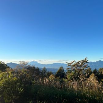 天女山の展望台から。富士山は少し雲がかかっています。