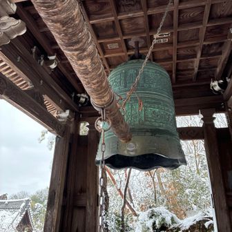 １回５０円で鐘撞き出来る、との表示も５円足りません。写真のみ。