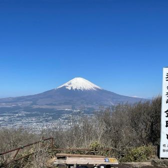 右側に南アルプスが見えます