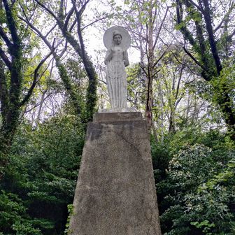 平和観音像。