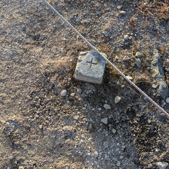 石杭が山頂かな。YAMAP位置とはズレている？