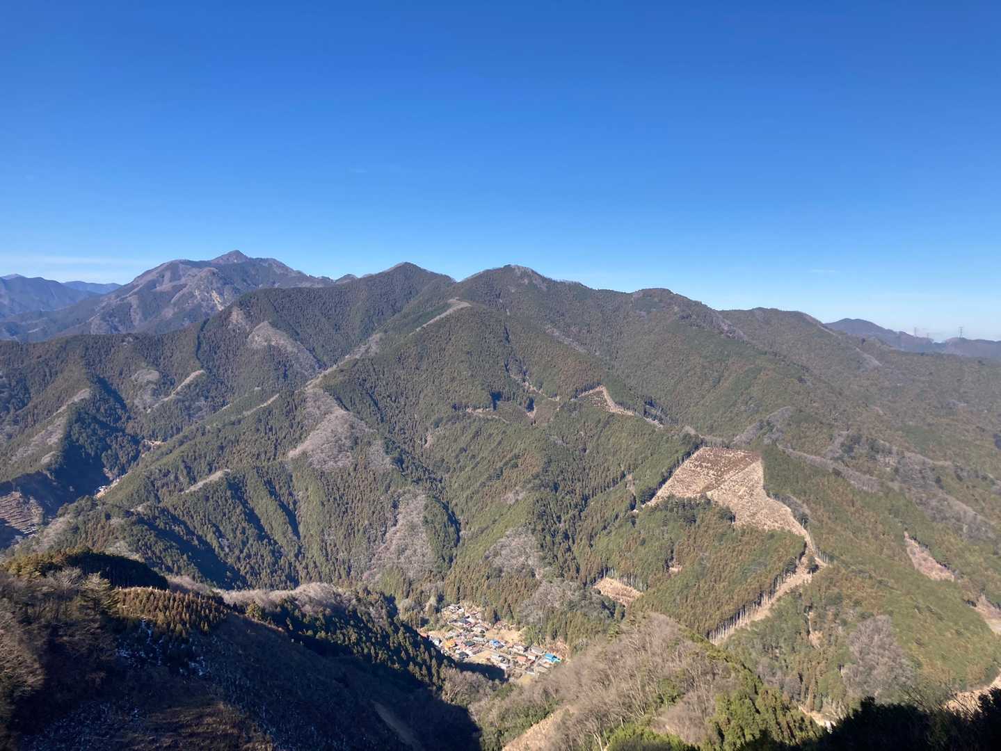 大岳山と先週の馬頭刈尾根。