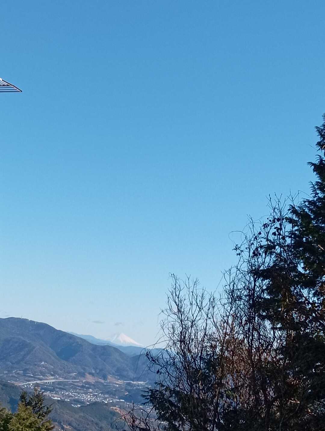 鉄塔まで戻る。ここからも富士山が見えました。